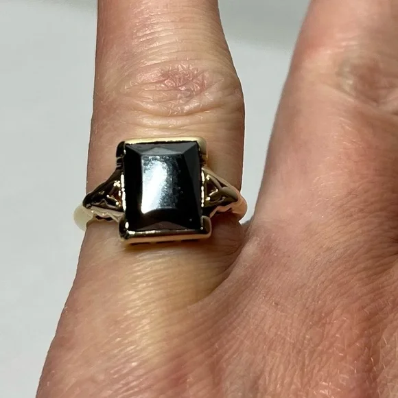 10K Yellow Gold VINTAGE HEMATITE RING - Picture 5 of 9